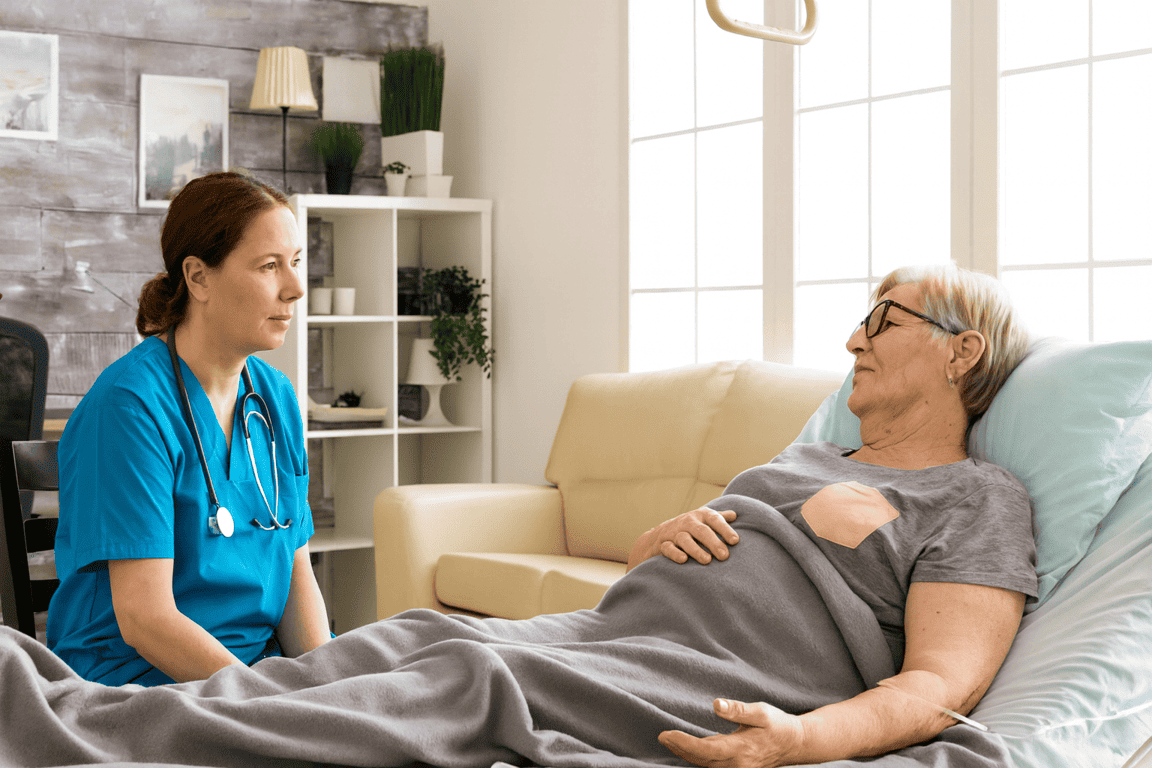 Cuidados Paliativos a Domicilio con MAQMUN Médica. Atención profesional, control del dolor y apoyo emocional para pacientes y familias en su hogar.