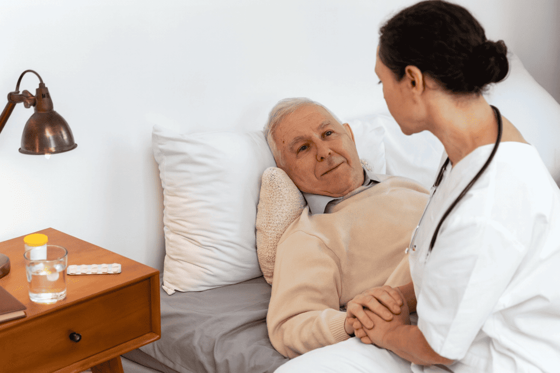 Cuidados Paliativos a Domicilio con MAQMUN Médica. Control del dolor y manejo de síntomas en su hogar