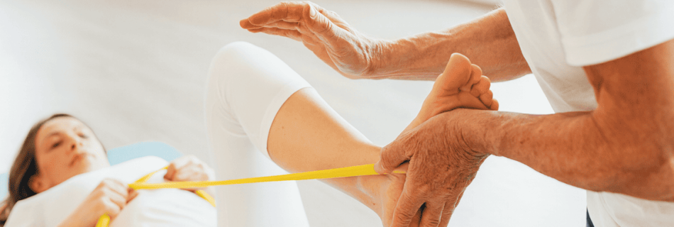 Rehabilitación y Ejercicios Terapéuticos Supervisados a Domicilio con MAQMUN Médica. Terapias de seguimiento para personas con discapacidad en tu hogar